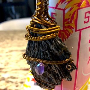 OAK pendant in kyanite/amethyst